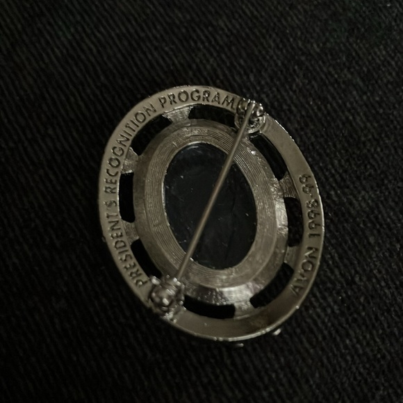 1998-99 Avon President’s Recognition Program Brooch. - Picture 2 of 2